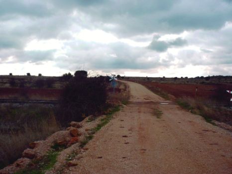 Cruce del sendero con la antigua línea de ferrocarril